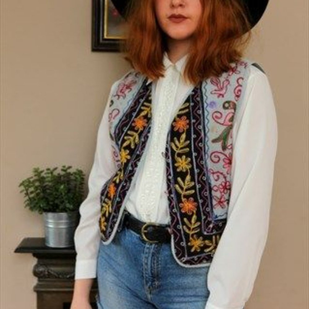 🌼🌼 4/$20 Item Vintage Handmade Tribal Vest🌼🌼 - Picture 8 of 9